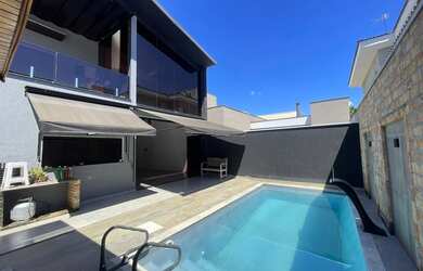 Imagem: A casa em condomínio possui 3 Dormitórios, 2 Banheiros, 2