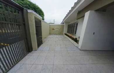 Imagem: A casa possui 4 Dormitórios, 5 Banheiros, 5 Vagas na garagem