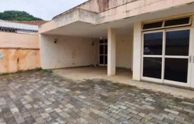 Imagem: A casa possui 5 Dormitórios, 5 Banheiros, 5 Vagas na garagem