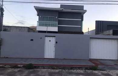 Imagem: A casa possui 4 Dormitórios, 2 Banheiros, 2 Vagas na garagem