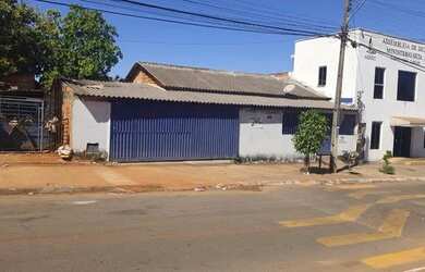 Imagem: A casa possui 2 Dormitórios, 2 Banheiros, 3 Vagas na garagem