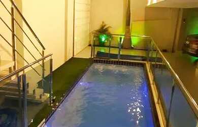 Imagem: A casa possui 3 Dormitórios, 1 Banheiro, 1 Vaga na garagem