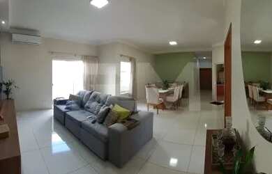 Imagem: A casa em condomínio possui 3 Dormitórios, 3 Banheiros, 2