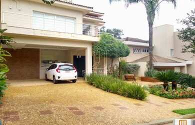 Imagem: A casa em condomínio possui 4 Dormitórios, 5 Banheiros, 4