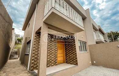 Imagem: A casa possui 3 Dormitórios, 2 Banheiros, 2 Vagas na garagem