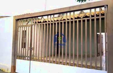 Imagem: A casa possui 2 Dormitórios, 2 Banheiros, 2 Vagas na garagem