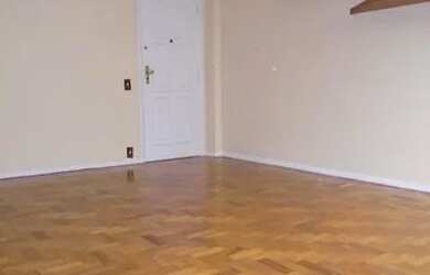 Imagem: O apartamento e possui 2 Dormitórios, Suítes, 1 Banheiro