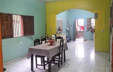 Imagem: A casa possui 3 Dormitórios, 3 Banheiros, 4 Vagas na garagem