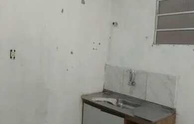 Imagem: A casa possui 2 Dormitórios, 1 Banheiro e está localizado