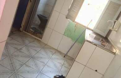 Imagem: A casa possui 2 Dormitórios, 1 Banheiro e está localizado