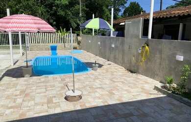 Imagem: A casa possui 4 Dormitórios, 4 Vagas na garagem, Churrasqueira