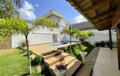 Imagem: A casa em condomínio possui 4 Dormitórios, 5 Banheiros, 4