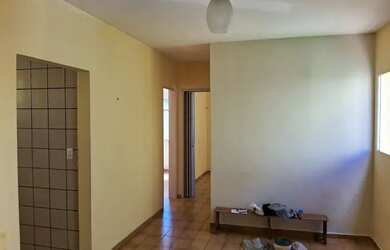 Imagem: O apartamento possui 2 Dormitórios, 1 Banheiro, 1 Vaga na garagem