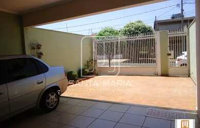 Imagem: A casa possui 3 Dormitórios, 1 Banheiro, 4 Vagas na garagem