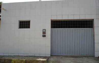 Imagem: A casa possui 2 Dormitórios, 1 Banheiro, 1 Vaga na garagem