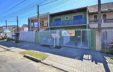 Imagem: A casa possui 5 Dormitórios, 4 Banheiros, 3 Vagas na garagem