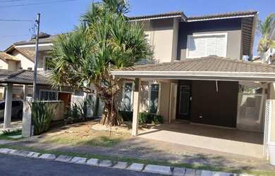 Imagem: A casa em condomínio possui 4 Dormitórios, 3 Banheiros, 2