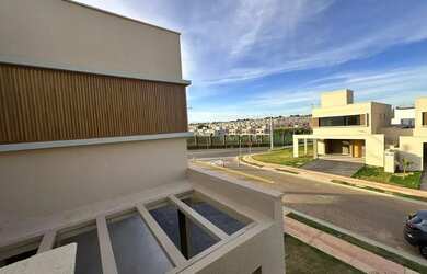 Imagem 4: Sobrado para venda tem 181 metros quadrados com 4 quartos