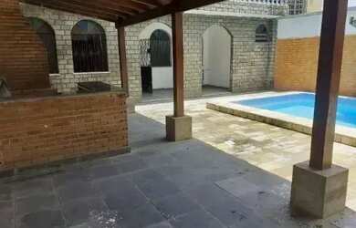 Imagem: A casa possui 5 Dormitórios, 5 Banheiros, 5 Vagas na garagem