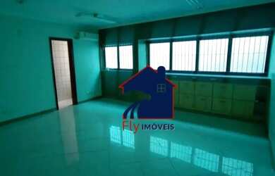 Imagem: O depósito possui 5 Vagas na garagem, 30m² de Área e está