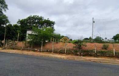 Imagem: O terreno possui 1.077m² de Área e está localizado em Distrito