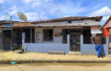 Imagem: A casa possui 2 Dormitórios, 1 Banheiro e está localizado