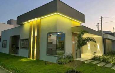 Imagem: A casa possui 3 Dormitórios, 1 Banheiro, 2 Vagas na garagem