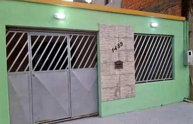 Imagem: A casa possui 2 Dormitórios, 2 Banheiros, 2 Vagas na garagem