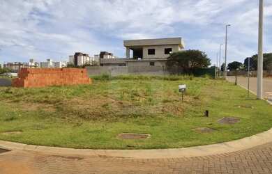 Imagem: O terreno possui 548m² de Área e está localizado em Jardim