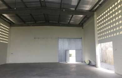 Imagem: O depósito possui 5 Vagas na garagem, 300m² de Área e Imóvel