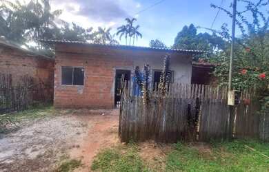 Imagem: A casa possui 2 Dormitórios, 2 Banheiros, 13m² de Área, Varanda