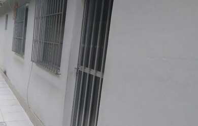 Imagem: A casa possui 1 Dormitório, 1 Banheiro e 70m² de Área e está