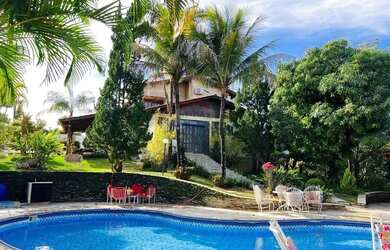 Imagem: A casa em condomínio possui 4 Dormitórios, 4 Banheiros, 5