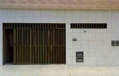 Imagem: A casa possui 4 Dormitórios, 2 Banheiros, 1 Vaga na garagem