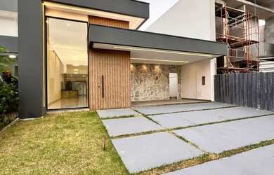 Imagem: A casa em condomínio possui 3 Dormitórios, 1 Banheiro, 4 Vagas