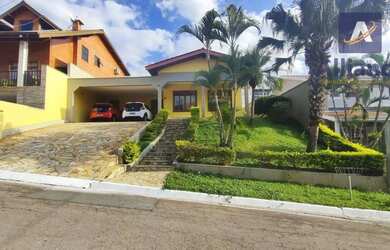 Imagem: A casa em condomínio possui 4 Dormitórios, 4 Banheiros, 4