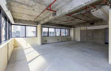 Imagem: O depósito possui 2 Vagas na garagem, 103m² de Área e está