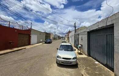 Imagem: A casa possui 2 Dormitórios, 2 Banheiros, 1 Vaga na garagem