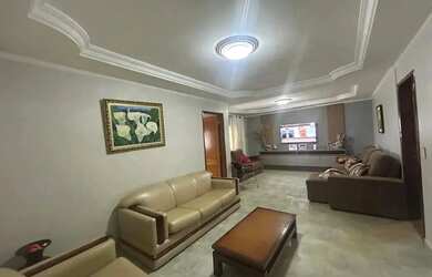 Imagem: A casa possui 4 Dormitórios, 4 Banheiros, 3 Vagas na garagem