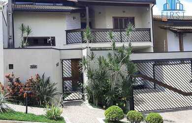 Imagem: A casa possui 3 Dormitórios, 4 Banheiros, 4 Vagas na garagem