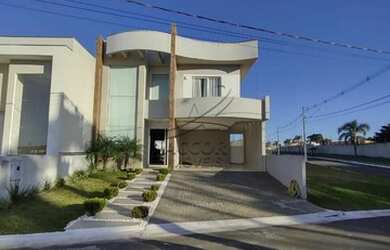 Imagem: A casa em condomínio possui 3 Dormitórios, 3 Banheiros, 2