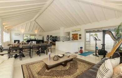 Imagem: A casa em condomínio possui 4 Dormitórios, 5 Banheiros, 4