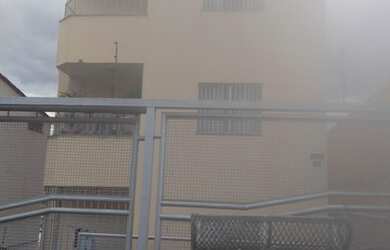 Imagem: O apartamento possui 3 Dormitórios, 1 Banheiro, 1 Vaga na garagem