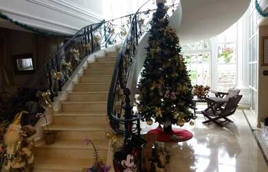 Imagem: A casa em condomínio possui 5 Dormitórios, 5 Banheiros, 5