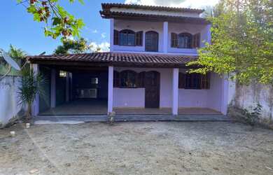 Imagem: A casa possui 2 Dormitórios, 2 Banheiros, 3 Vagas na garagem