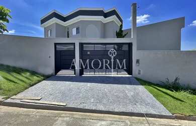 Imagem: A casa em condomínio possui 3 Dormitórios, 3 Banheiros, 3