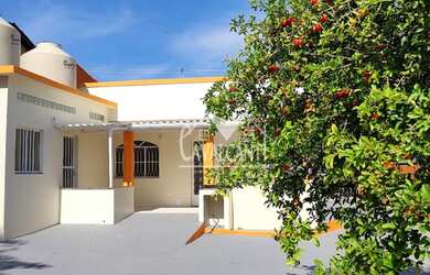 Imagem: A casa possui 3 Dormitórios, 2 Banheiros, 4 Vagas na garagem