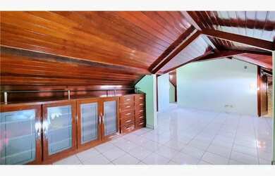 Imagem: A casa possui 5 Dormitórios, 5 Banheiros, 2 Vagas na garagem