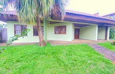 Imagem: A casa possui 4 Dormitórios, 2 Banheiros, 700m² de Área e