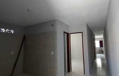 Imagem: A casa possui 2 Dormitórios e 1 Banheiro e está localizado